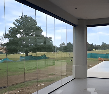Cerramiento de vidrio plegable